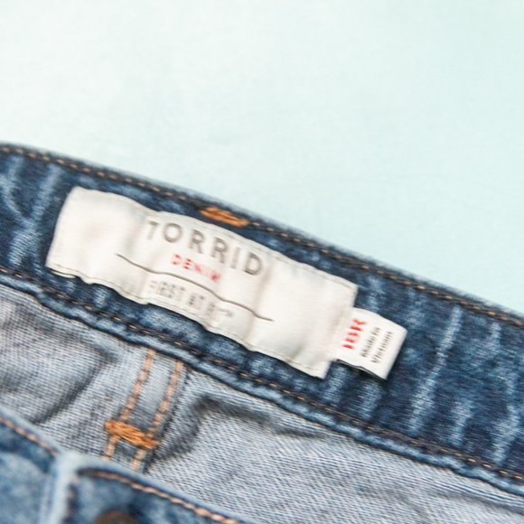 Torrid High Rise Straight Leg Busted Knee Distressed Jeans Size 18R - Picture 5 of 11
